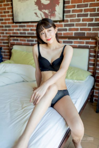 男鸭子被四富婆玩死